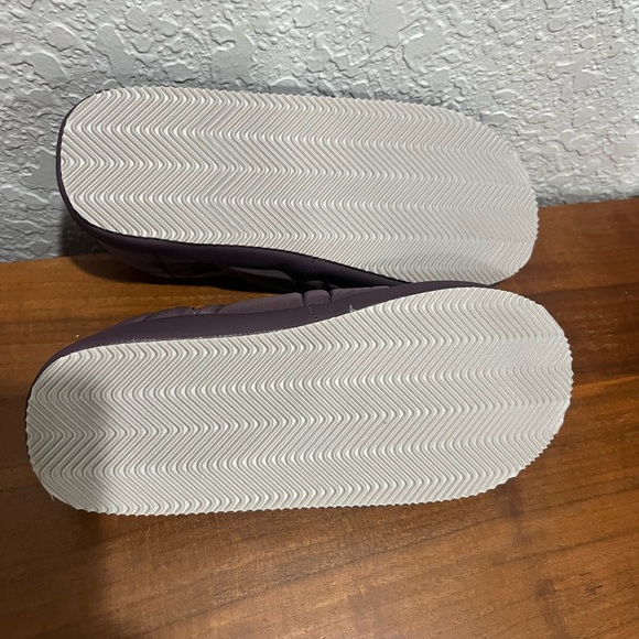 Magellan Outdoors Quilted Slippers - Purple- Size: 8 (NWOT) - Picture 8 of 8